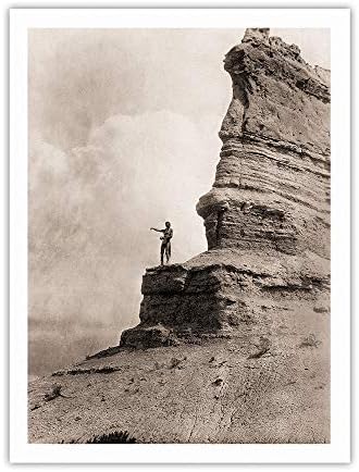 The Offering, Tewa Man on Black Mesa - Edward S. Curtis'in Vintage Sepya Tonlu Fotoğrafı c. 1927- Saf Karbon Arşiv Mürekkepleri-290gsm